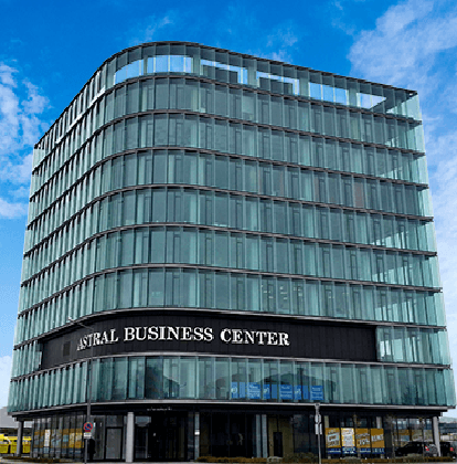 Astral Business Center – София – България <br>Този проект е осъществен с алуминиеви системи за окачени фасади, алуминиеви системи за врати и прозорци ETEM и стъкла от AGC